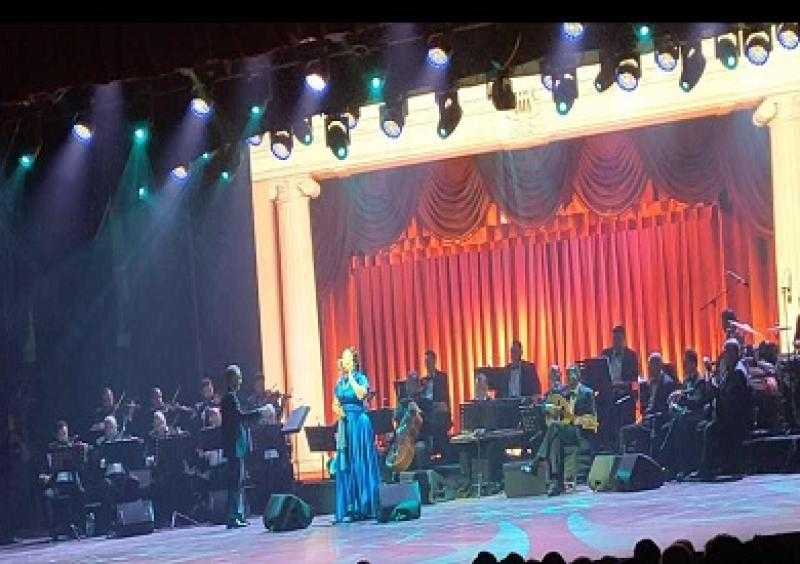 العرض الموسيقي «صوت وصورة» يعيد روح أم كلثوم على مسرح قصر النيل