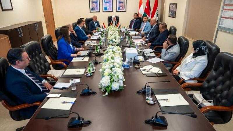 وزير الصناعة يشارك في فعاليات الاجتماع الدوري للجمعية العمومية لشركة الجسر العربي