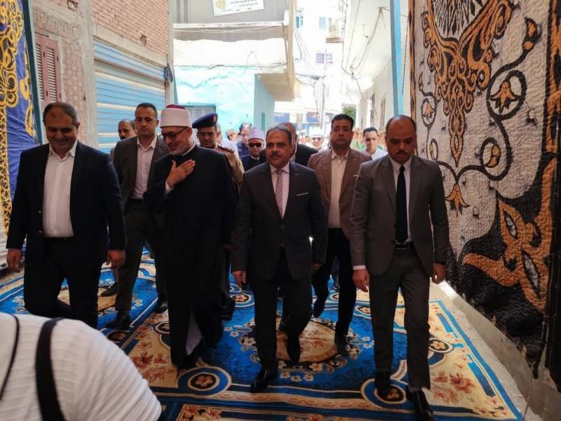 مفتي الجمهورية يكرم العشرات من حفظة القرآن الكريم في الشرقية.. صور