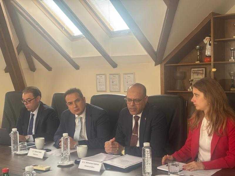وزير العمل يواصل لقاءته في صربيا ويعقد إجتماعًا مع مدير هيئة التوظيف الوطني الصربية