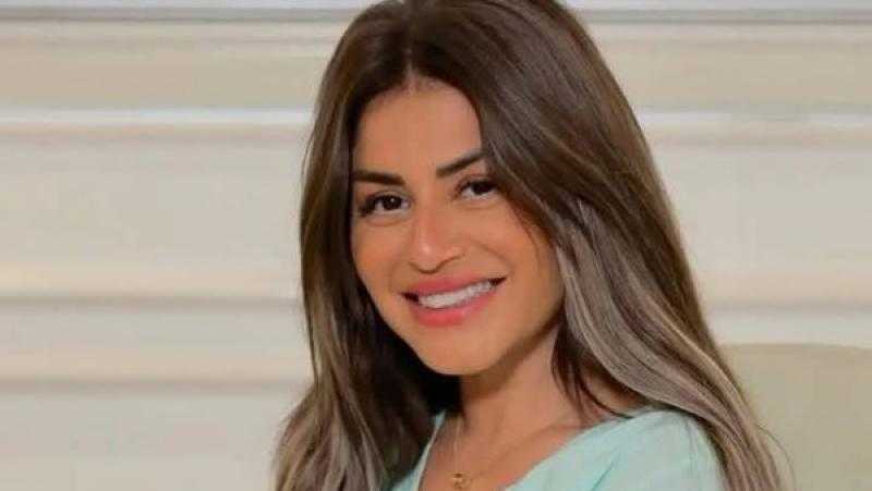 منة فضالي تخطف الأنظار بإطلالة صيفية أمام البحر في لبنان