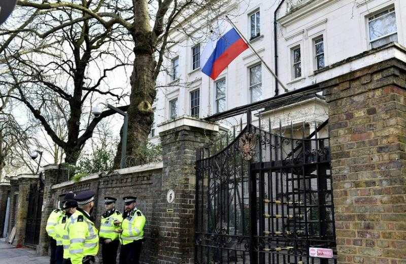 السفارة الروسية في بريطانيا: لندن تنوي عسكرة الفضاء الإلكتروني مستهدفة روسيا