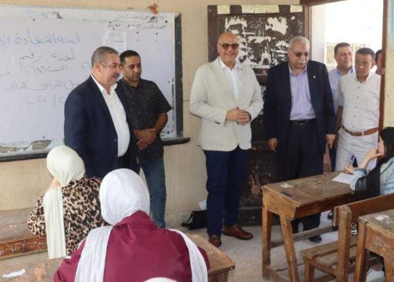 محافظ القليوبية يتفقد لجان الشهادة الإعدادية للفصل الدراسي الثاني بمدينتي بنها وطوخ