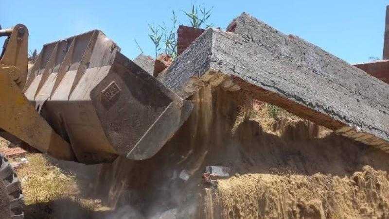 إزالة 9 حالات تعدٍ على الأراضي الزراعية وأملاك الدولة بكفر الشيخ