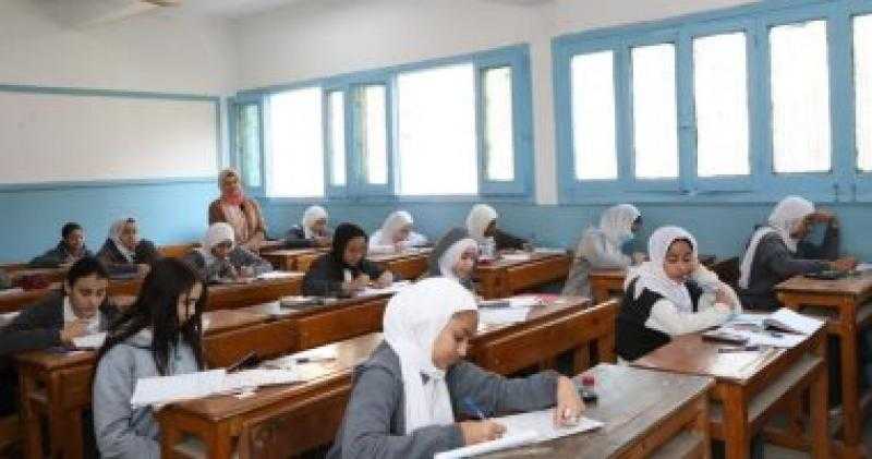 تداول أسئلة امتحان الدراسات بالقاهرة والجبر بالجيزة لطلبة الشهادة الإعدادية