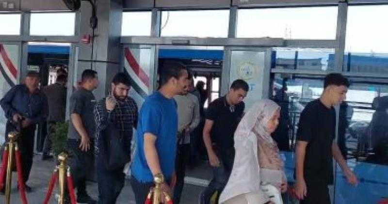 إقبال كبير من المواطنين على الأتوبيس الترددى فى الساعات الأولى لتشغيله