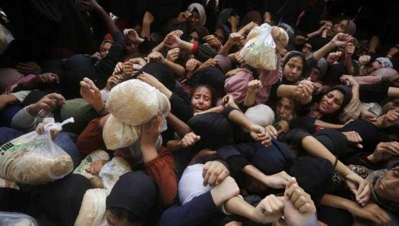 مركز فلسطيني: فقدان عدد من المواطنين وانقطاع آثارهم جراء مجزرة المساعدات في رفح