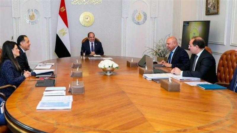 الرئيس السيسي يطّلع على برامج تعزيز تنافسية الاقتصاد المصري وزيادة الاستثمارات
