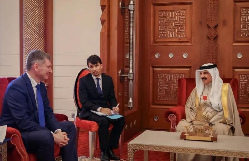ملك البحرين يستقبل وزير التنمية الاقتصادية لروسيا الاتحادية