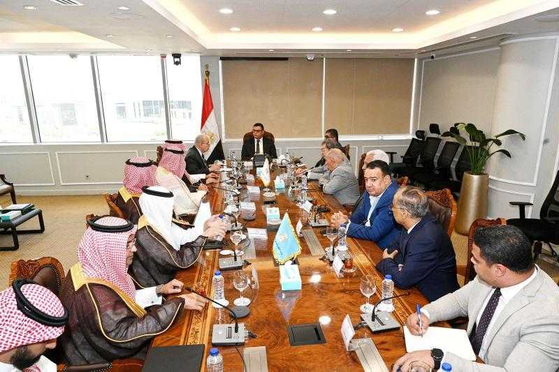 وزير الإسكان يستقبل وفد وزارتي ”الاستثمار” و”البلديات والإسكان” وهيئة المقاولين بالسعودية