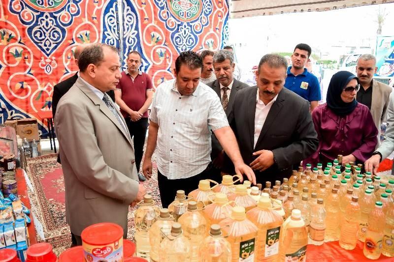 رئيس جامعة بني سويف يفتتح معرض بيع اللحوم والمواد الغذائية بأسعار مخفضة