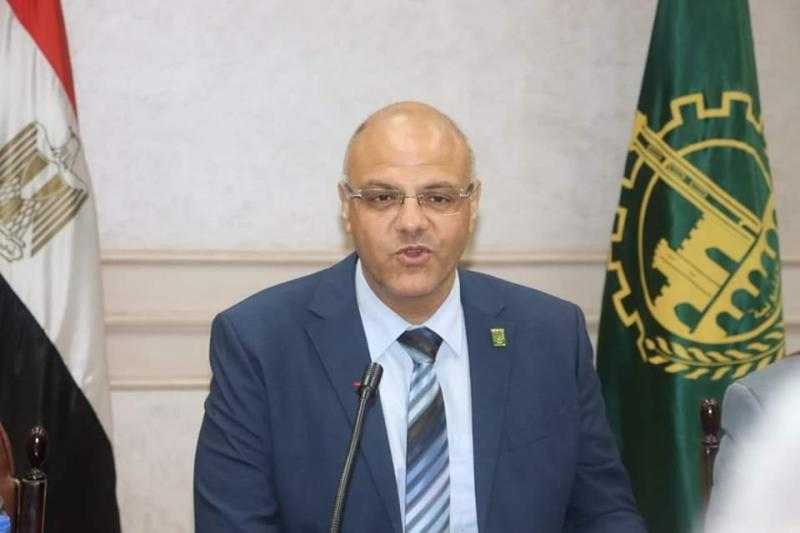 محافظ القليوبية ورئيس جامعة بنها يتفقدان منافذ ”خير مزارعنا لأهالينا”