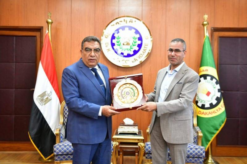 محافظ الدقهلية يكرّم المهندس كمال القلماوي ويثني على جهوده في قطاع الري بالمحافظة قبل انتقاله وكيلاً لوزارة الري بالبحيرة