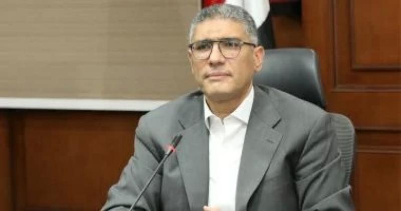 محافظ الجيزة: زيادة أعداد الأطباء النوبتجيات فى الأقسام الحرجة استعدادا للعيد