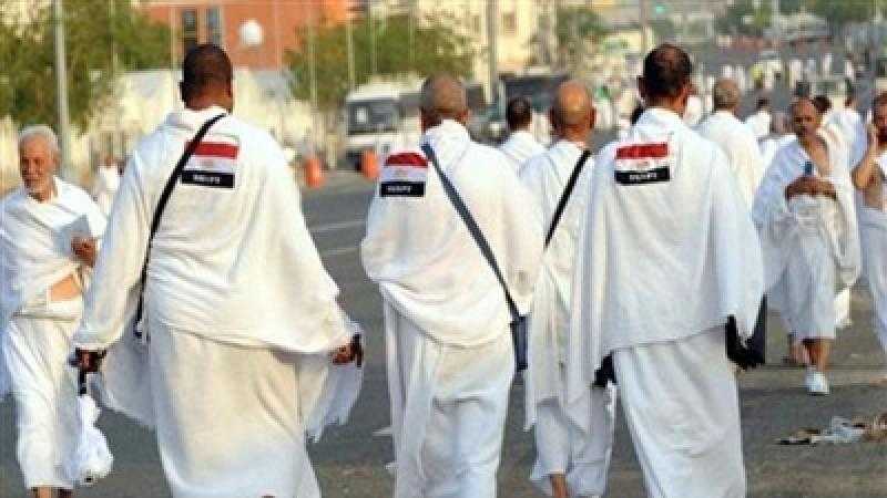 الحجاج يقفون على عرفة لأداء الركن الأعظم في فريضة الحج