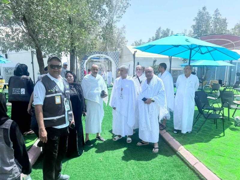 وزير السياحة والآثار يطمئن على حجاج السياحة داخل المخيمات