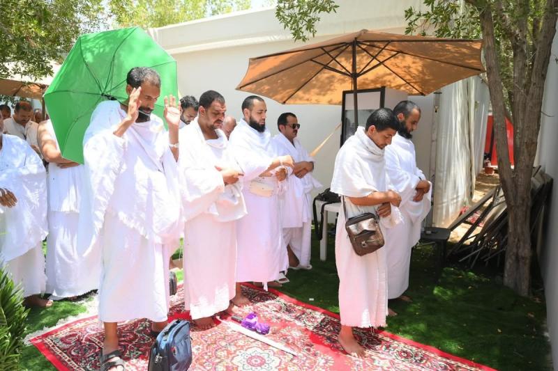 استعدادًا للنفرة من عرفات.. حجاج الجمعيات الأهلية يتهيأون للتوجه إلى مزدلفة مع غروب الشمس
