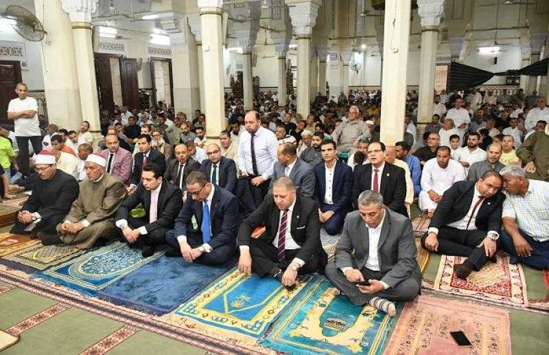 محافظ الفيوم يؤدي صلاة عيد الأضحى المبارك بمسجد ناصر الكبير وسط المواطنين| صور