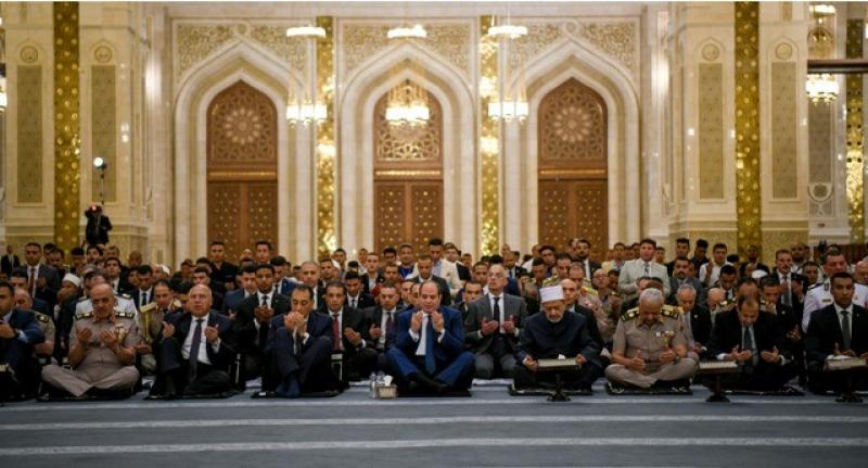 المتحدث الرئاسي ينشر صور أداء الرئيس السيسي صلاة عيد الأضحى المبارك بمسجد مصر بالعاصمة الإدارية