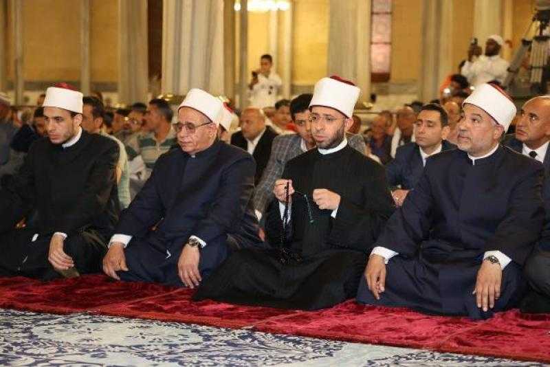 وزير الأوقاف يشهد صلاة الجمعة بمسجد سيدنا الإمام الحسين بالقاهرة