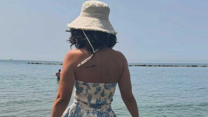 بإطلالة جرئية.. صبا مبارك تخطف الأنظار من عطلتها الصيفية