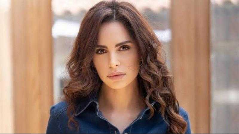 آمال ماهر تنتهي من تسجيل أغنية جديدة من ألبومها حاجة غير
