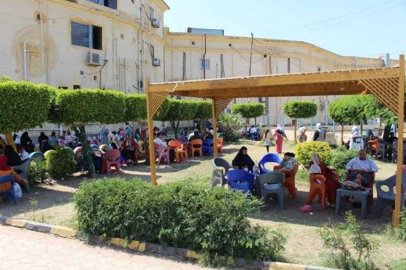 إقبال الزوار على حديقة الحيوان بكفر الشيخ لقضاء ثالث أيام عيد الأضحى المبارك.. صور