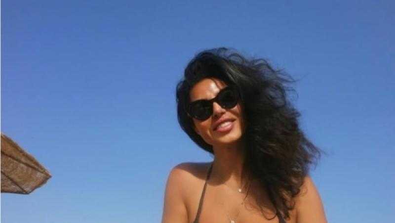 نسرين أمين تحتفل بالعيد بإطلالة صيفية| صور