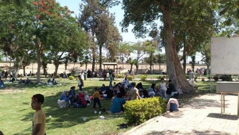 توافد المواطنين على حدائق القناطر الخيرية للاحتفال برابع أيام العيد
