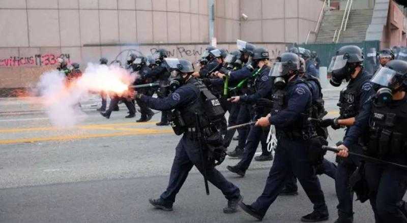 شرطة لوس أنجلوس تعلن فرض حظر على التجمع في وسط المدينة