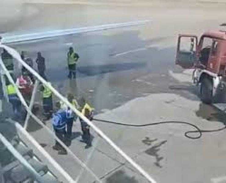 حريق يندلع في طائرة تقل زوارا لبنانيين في مطار بغداد.. فيديو