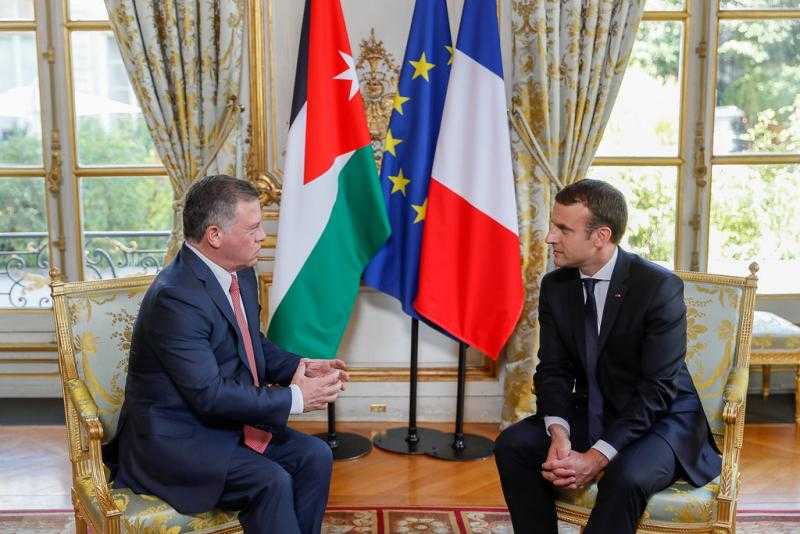 الملك عبدالله وماكرون يؤكدان الحاجة للتوصل إلى تهدئة شاملة بالمنطقة