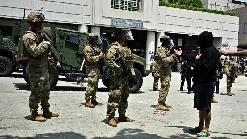 «فاينانشيال تايمز»: نشر قوات الحرس الوطني في لوس أنجلوس محاولة لتوسيع سلطات ترامب