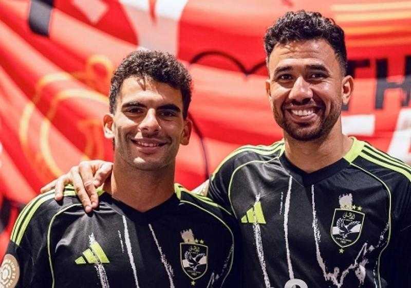الأهلي يعلن عن قميصه الثاني للموسم الجديد