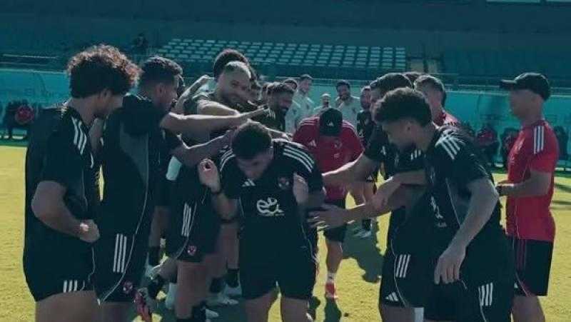 ترحيب قوي من لاعبي الأهلي بـ زيزو في المران الصباحي اليوم بأمريكا.. صور