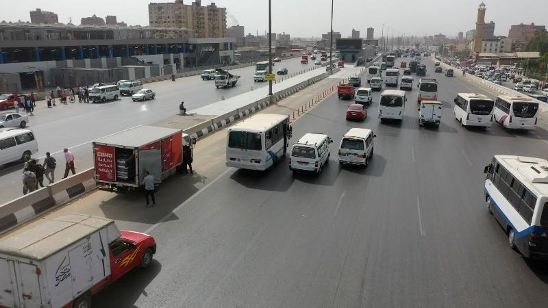 «النقل»: مخالفات رادعة للمركبات التي تسير داخل حارة الأتوبيس الترددي على ”الدائري”