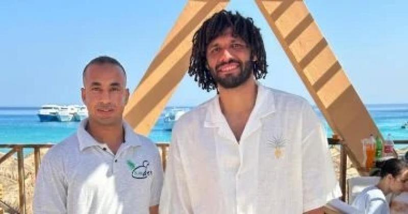 محمد الننى يقضى إجازته على شواطئ مدينة الغردقة