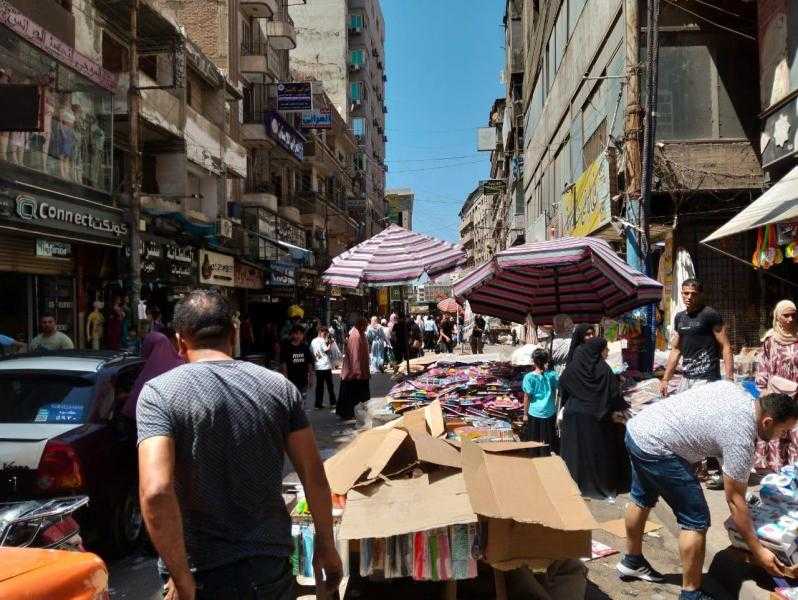 حملة لرفع الإشغالات والتعديات على الشوارع بحي غرب المنصورة.. صور