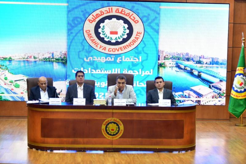 محافظ الدقهلية يناقش الاستعدادات النهائية لامتحانات الثانوية العامة