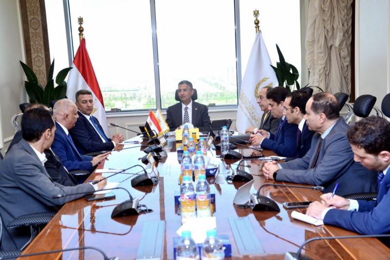 وزير التموين يعقد اجتماعًا مع ممثلي شعبة المواد الغذائية ونقابة بقالي التموين