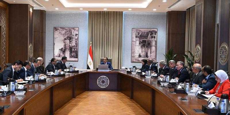 رئيس الوزراء يتابع خطط وإجراءات التوسع في مشروعات تحلية مياه البحر وتوطين الصناعة الخاصة بها