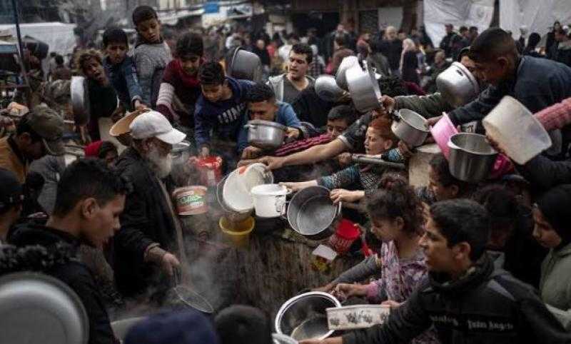 مصر أكتوبر: إدارة ملف المساعدات الإنسانية فى غزة تعكس السلوك الإجرامى للاحتلال
