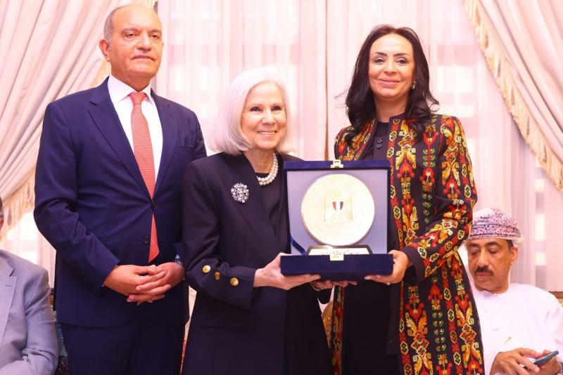 وزيرة التضامن الاجتماعي تكرم السفيرة هيفاء أبو غزالة تقديرًا لجهودها خلال فترة ولايتها لقطاع الشؤون الاجتماعية