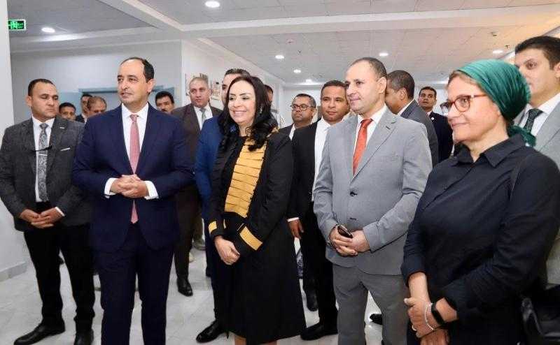 الدكتورة مايا مرسى تكرم فريق عمل صندوق مكافحة وعلاج الإدمان وتشيد بجهودهم المتميزة