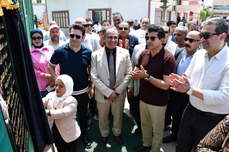وزير الشباب والرياضة ومحافظ دمياط يفتتحان ملعب كرة القدم والمبنى الاجتماعي بنادي كفر سعد