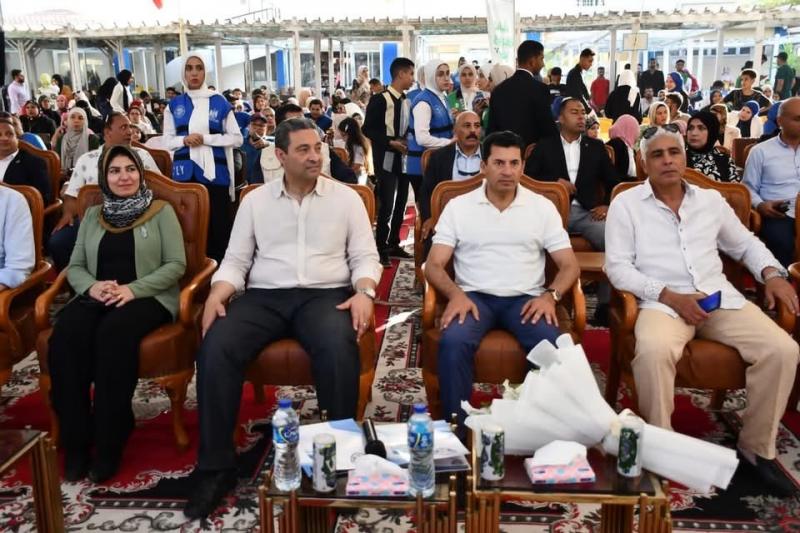 وزير الشباب والرياضة ومحافظ دمياط يشهدان جلسة برلمانية لبرلمان الطلائع والشباب وندوة تثقيفية
