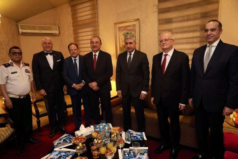 خط أحمر