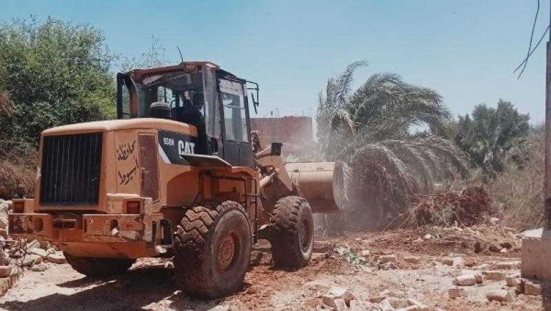 محافظ أسيوط: إزالة 26 حالة تعد على أراض زراعية وأملاك دولة بـ 7 مراكز