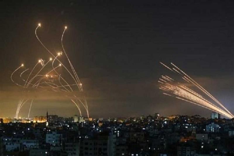 إعلام إسرائيلي: انفجارات عنيفة في مدينة حيفا جراء صواريخ إيرانية