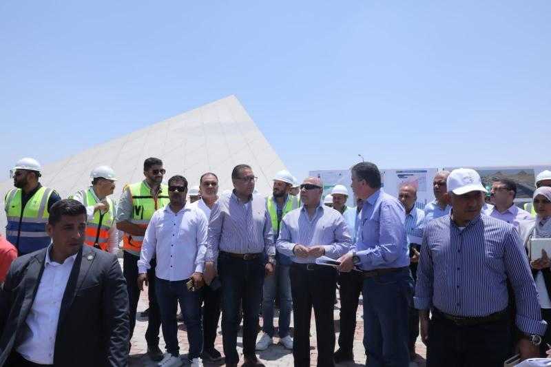 وزير النقل يتابع جاهزية الطريق الدائري والأتوبيس الترددي والمترو بمنطقة المتحف المصري الكبير